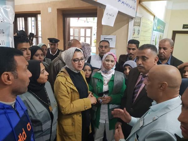 نائب محافظ الوادي الجديد تتفقد اللجان الانتخابية