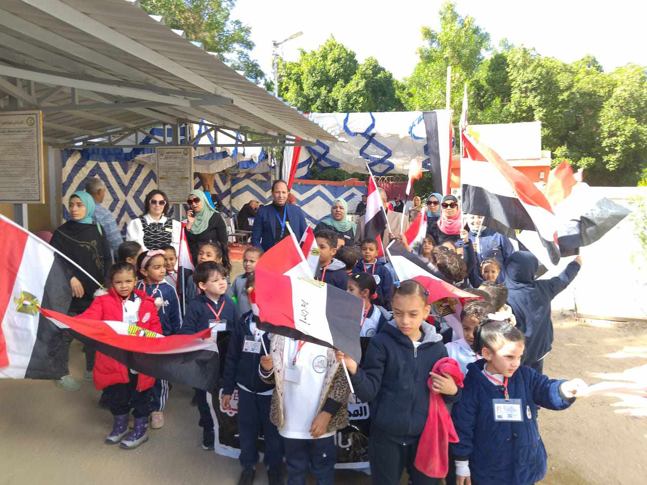 أطفال المدرسة الرسمية الدولية (IPS) بالخارجة