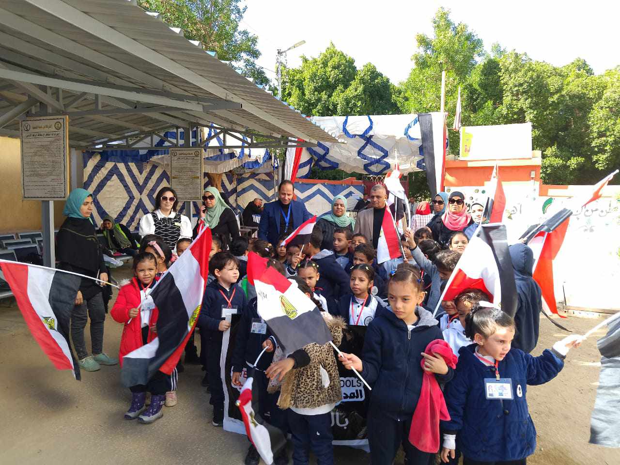 أطفال المدرسة الرسمية الدولية (IPS) بالخارجة