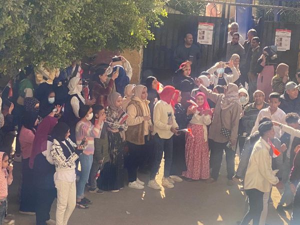 حشود غفيرة من المواطنين