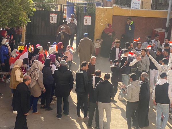 حشود غفيرة من المواطنين