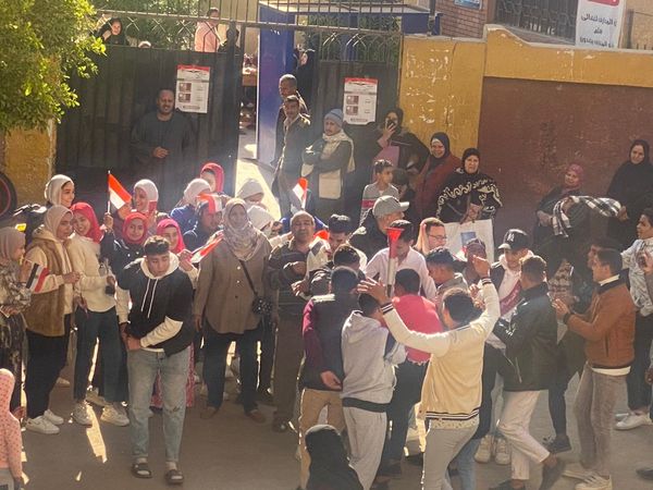 حشود غفيرة من المواطنين