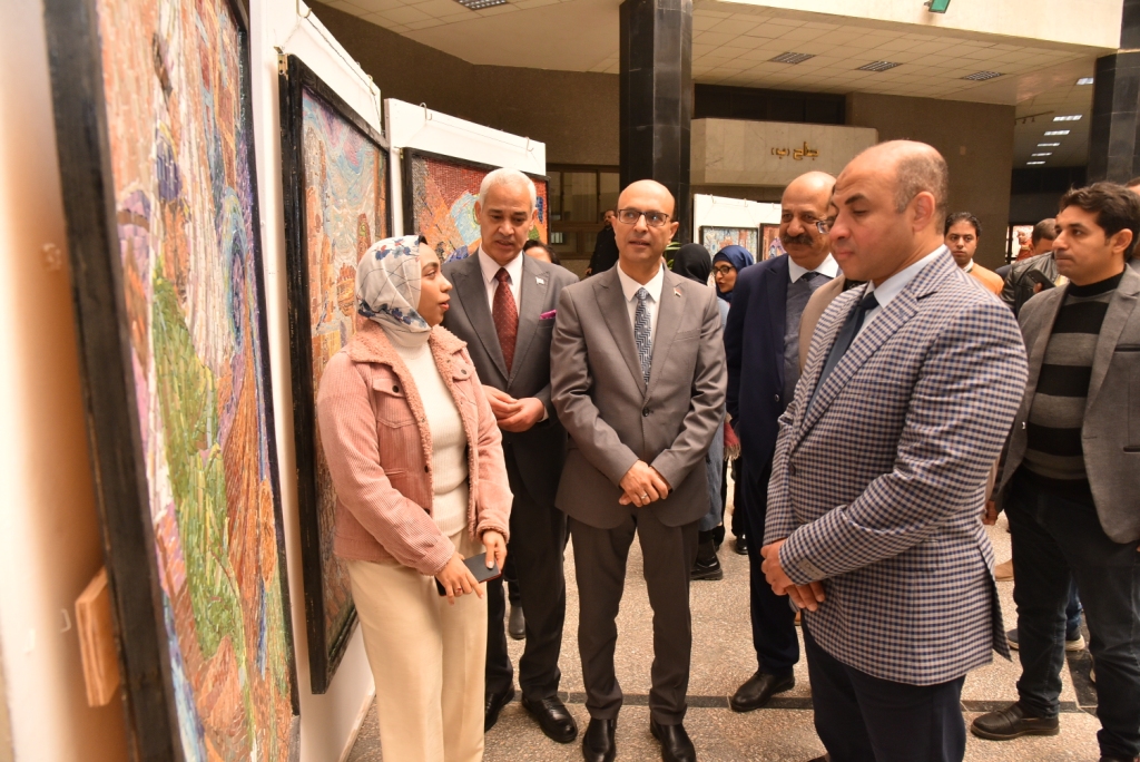 جانب من المعرض