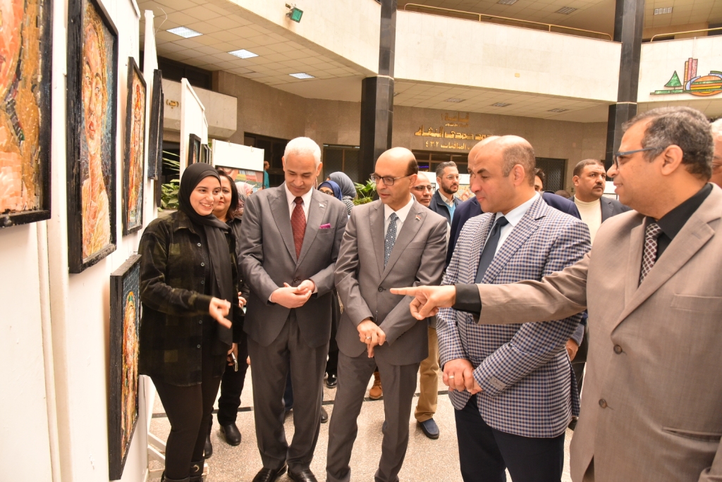 جانب من المعرض