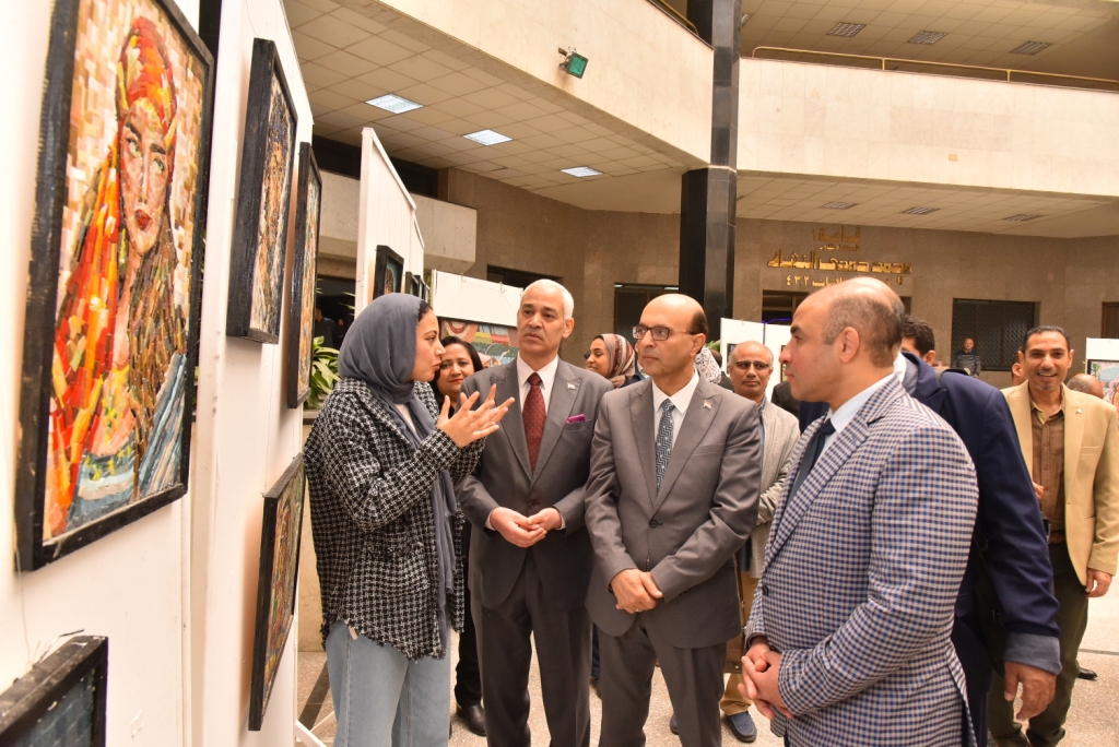 جانب من المعرض