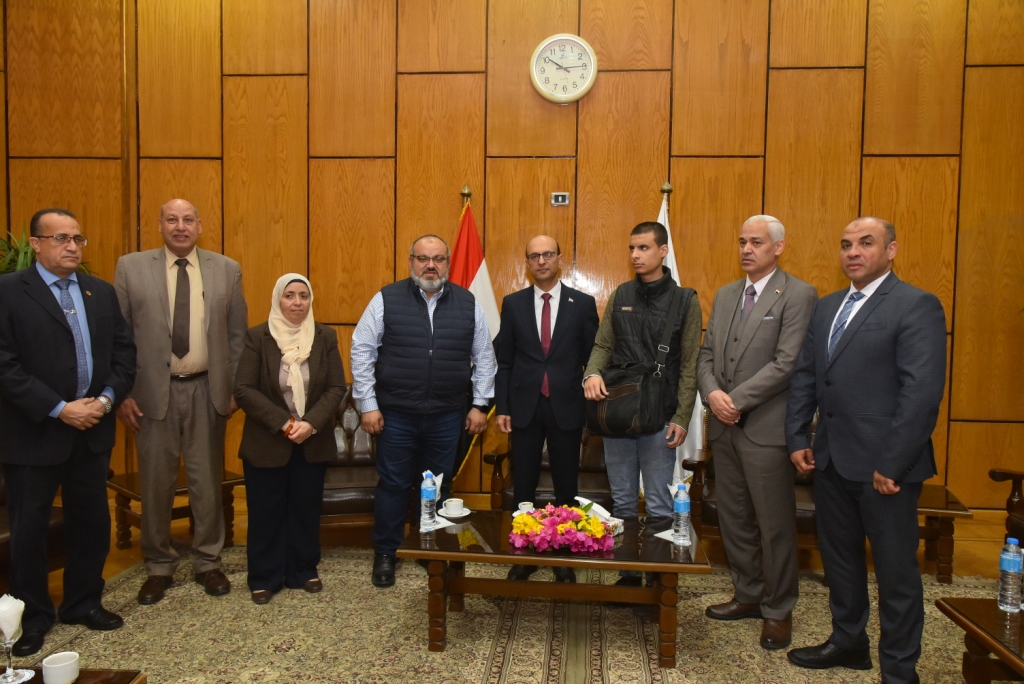 رئيس جامعة أسيوط وضيوف الجامعة