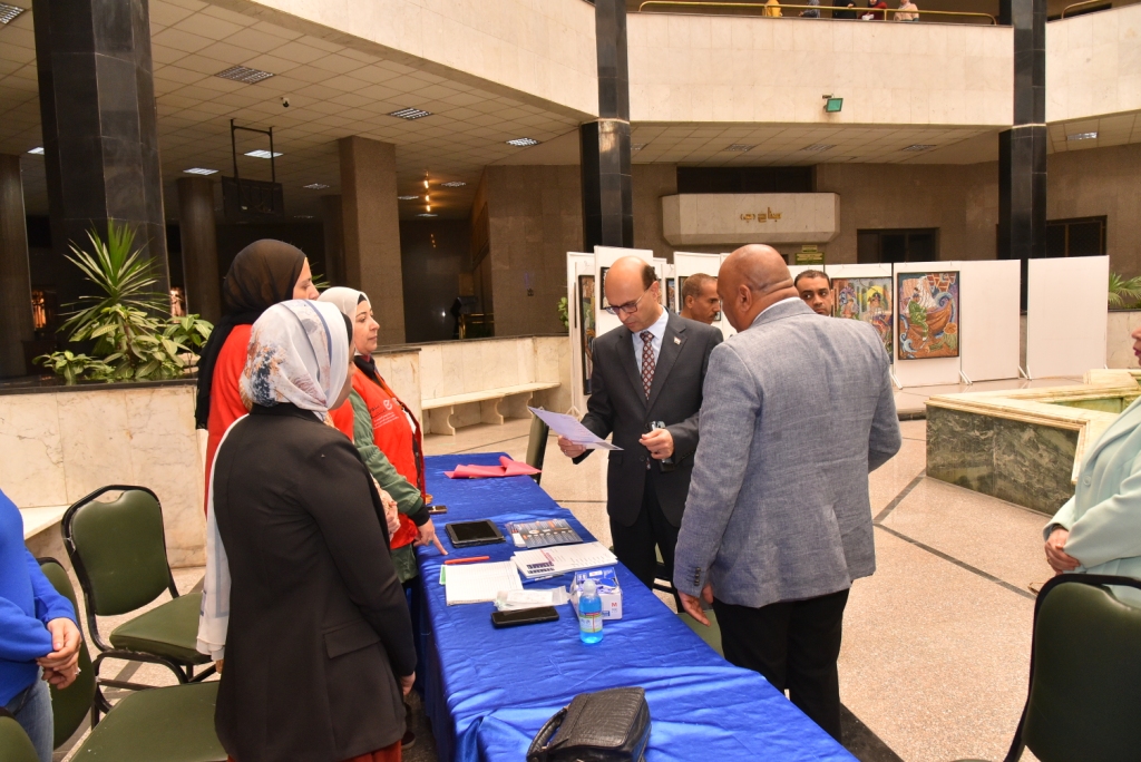 رئيس جامعة أسيوط أثناء الجولة التفقدية