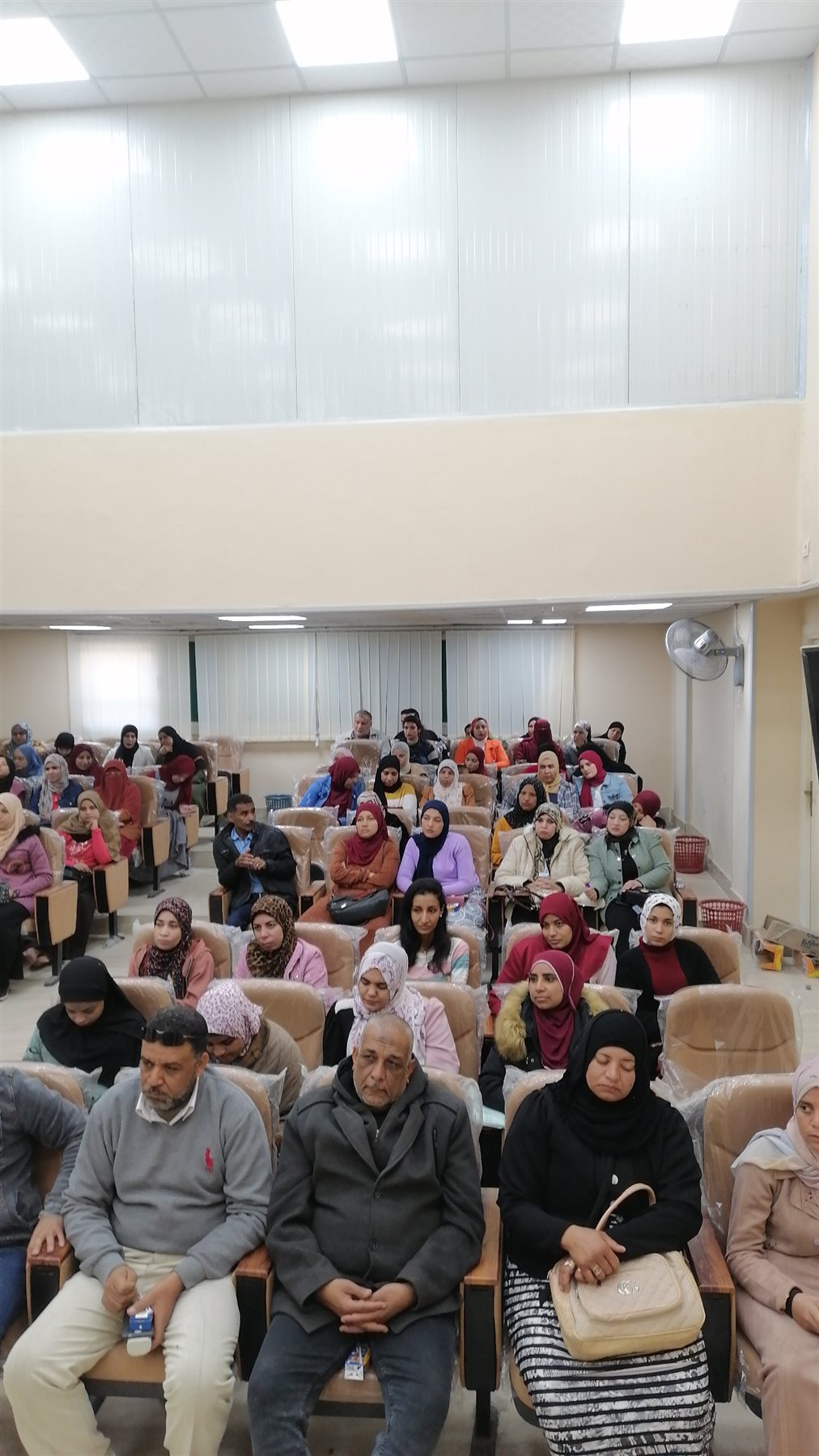 جانب ضيوف الندوة