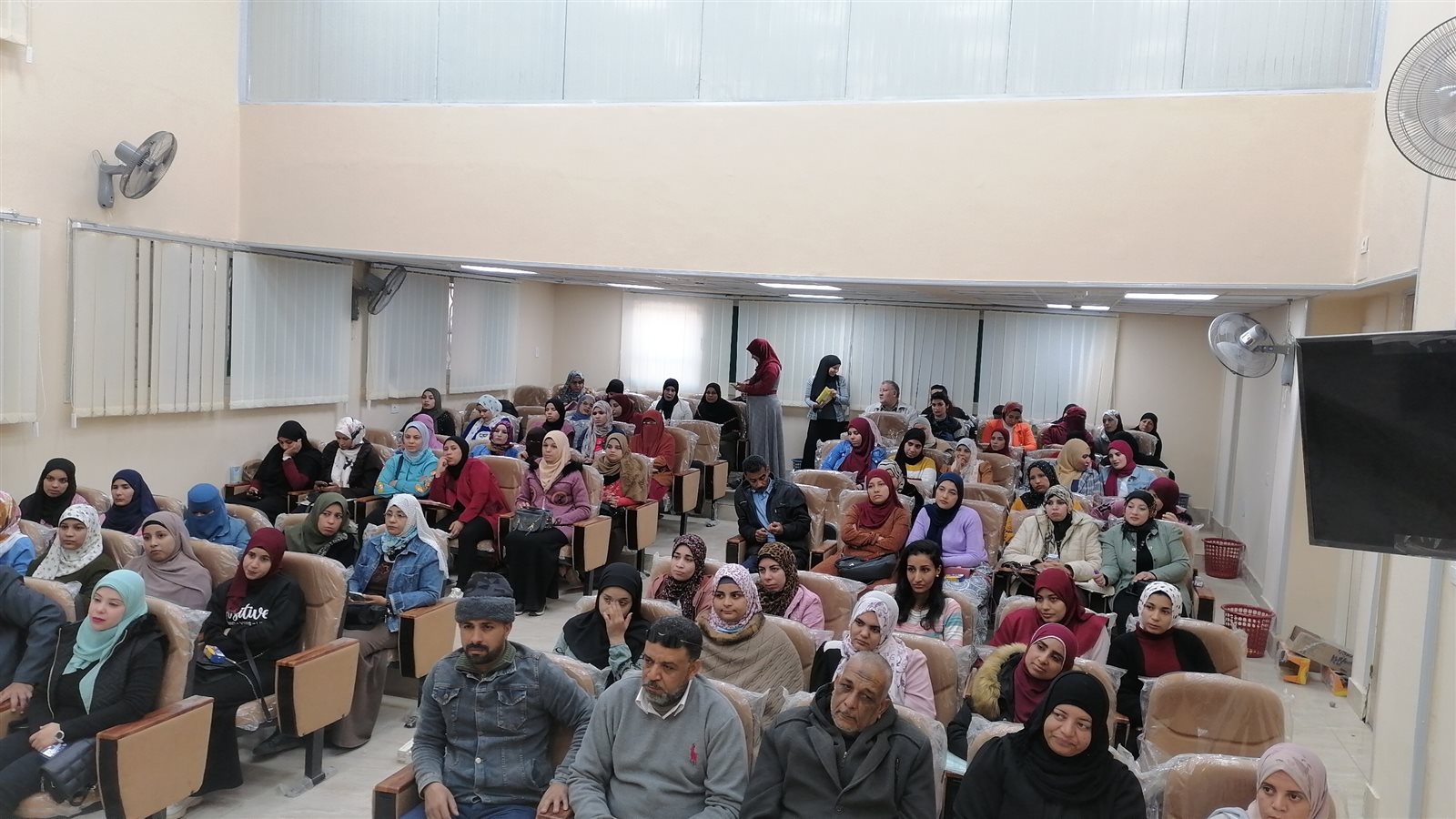 جانب ضيوف الندوة