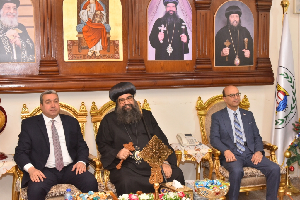 جانب من زيارات رئيس جامعة أسيوط