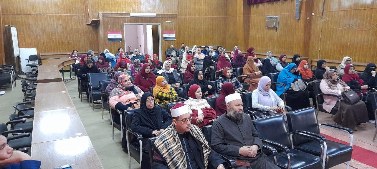 جانب من ضيوف الندوة