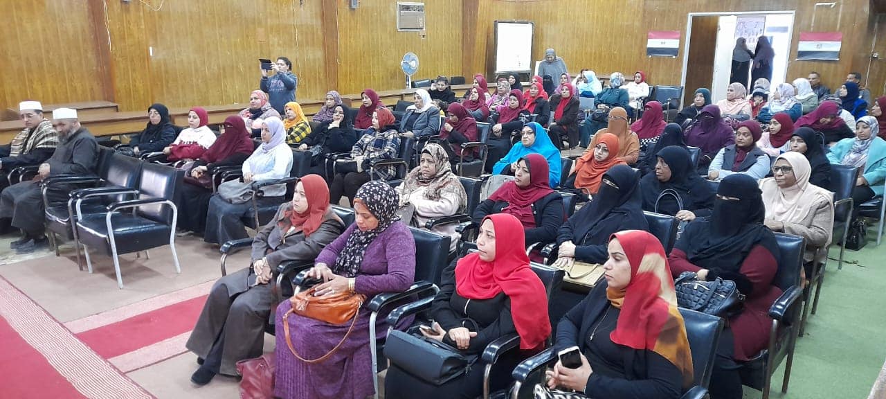 جانب من ضيوف الندوة