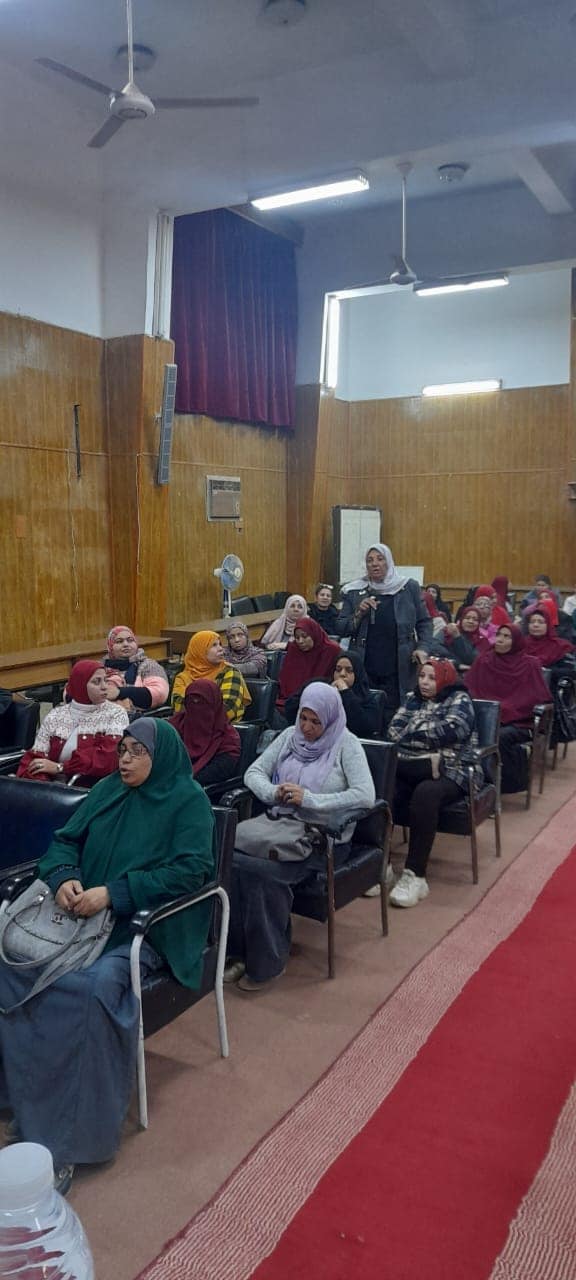 جانب من ضيوف الندوة