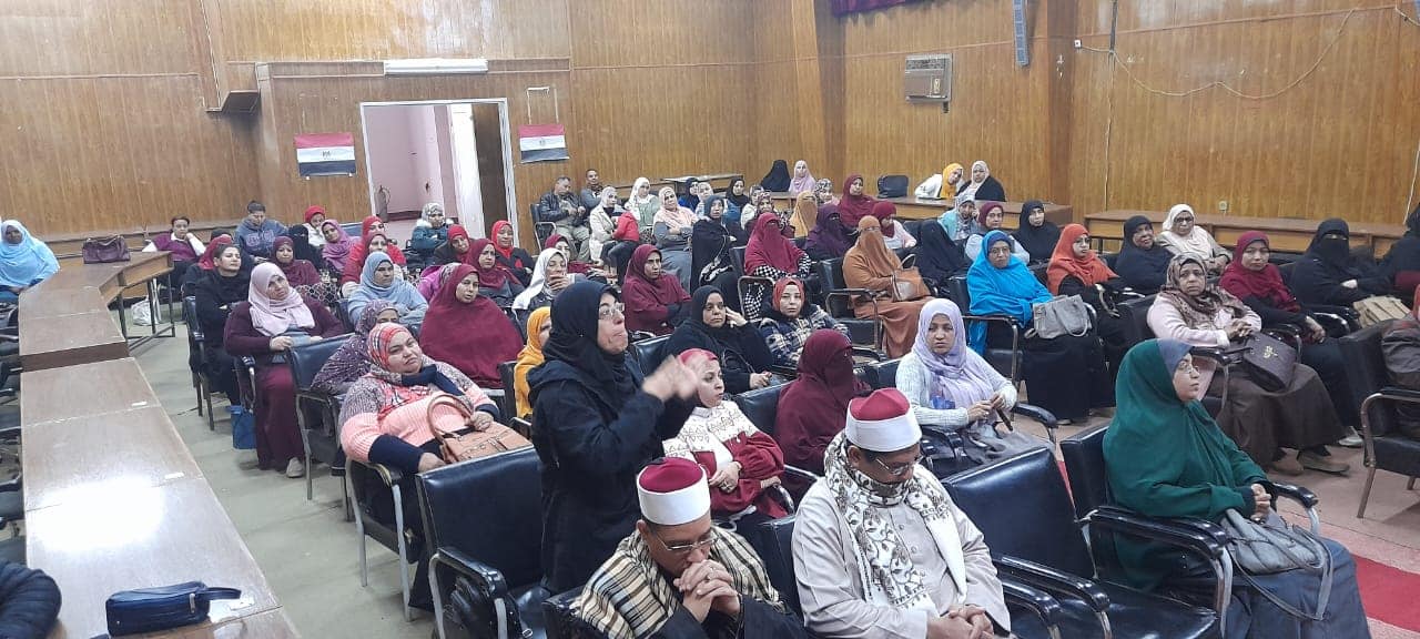 جانب من ضيوف الندوة