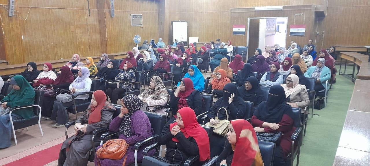 جانب من ضيوف الندوة