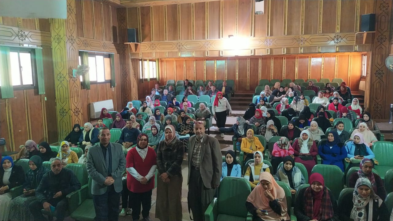 جاتب من ضيوف الندوة