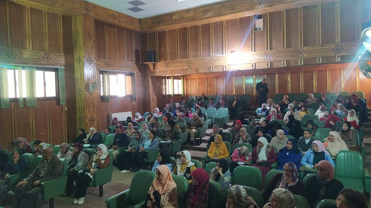 جاتب من ضيوف الندوة