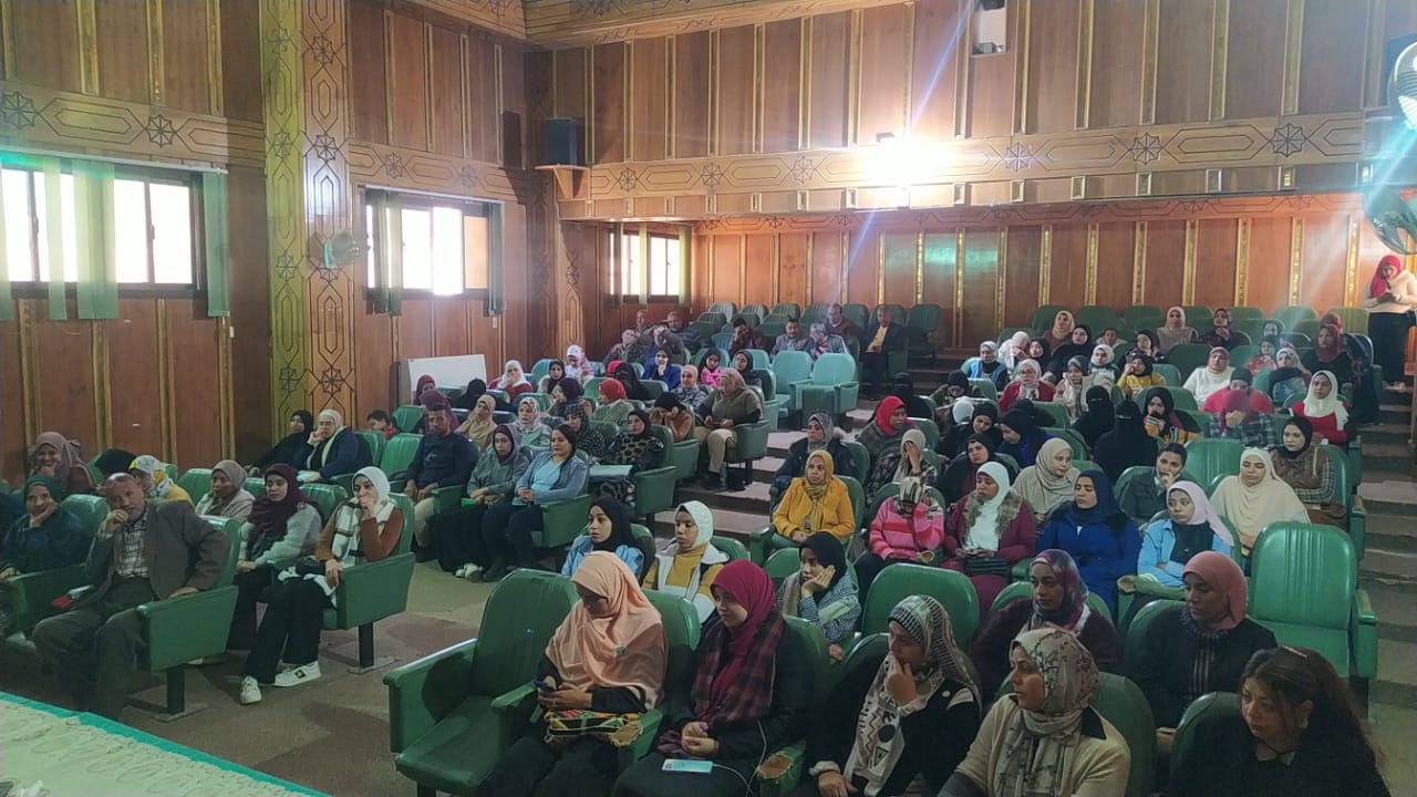 جاتب من ضيوف الندوة