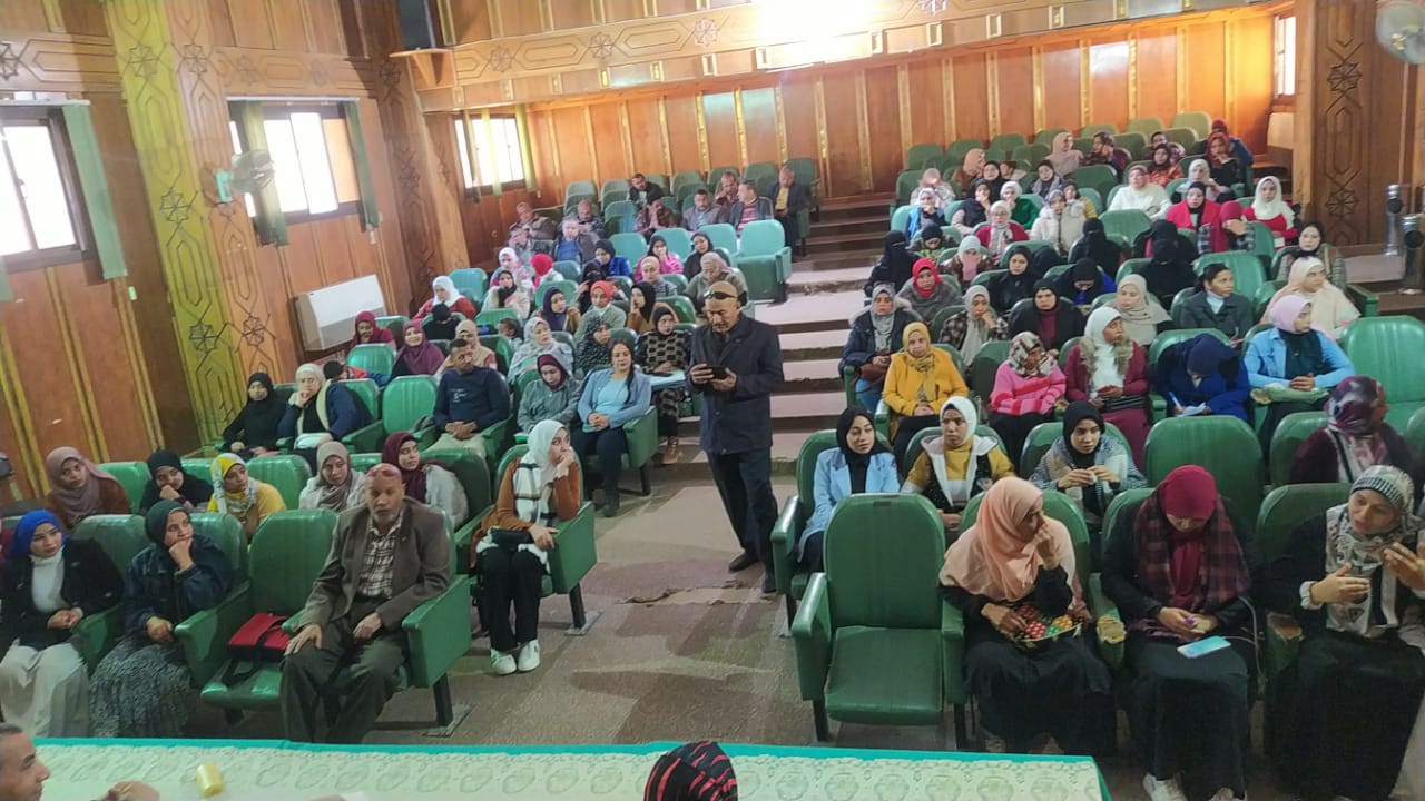 جاتب من ضيوف الندوة