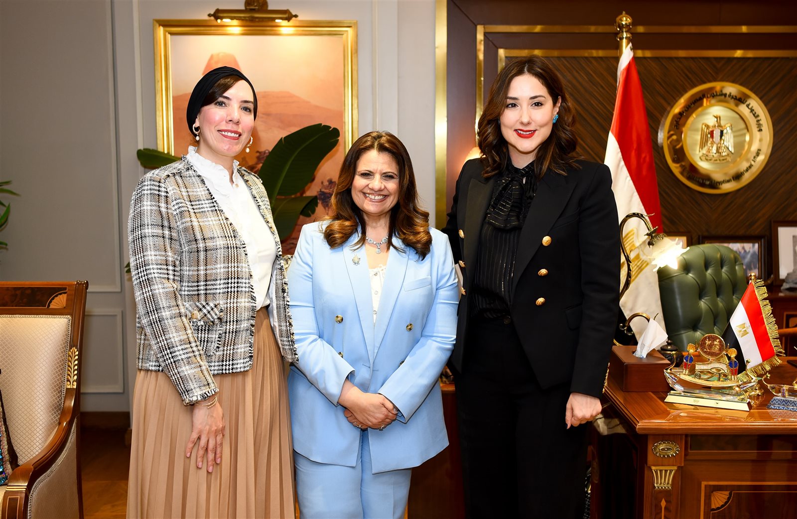 وزيرة الهجرة خلال اللقاء