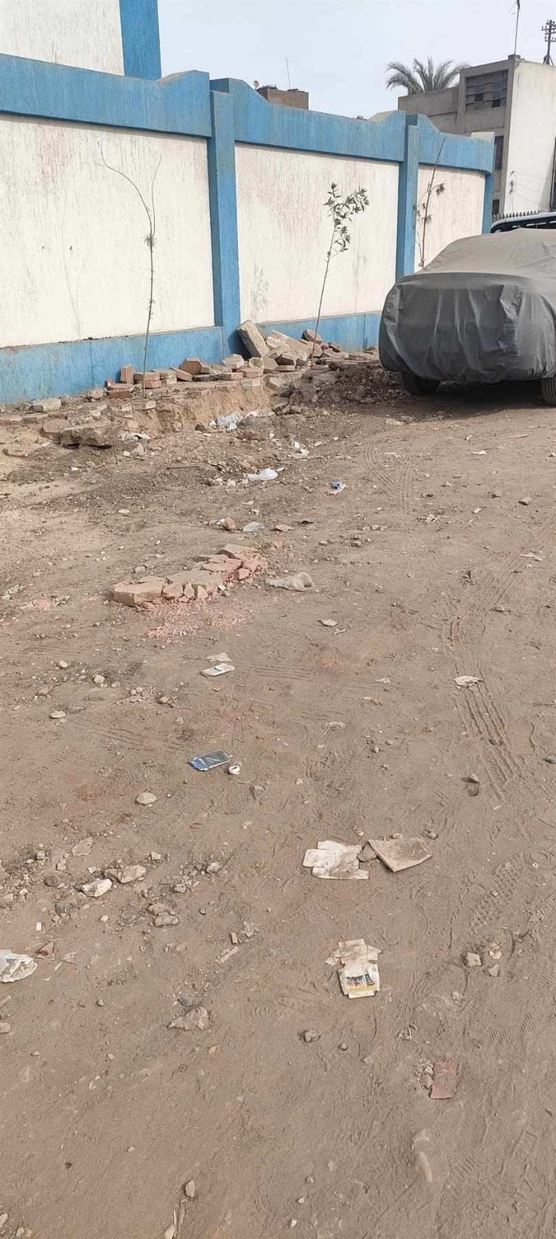 جانب من أنتشار القمامة والأسفلت المكسّر