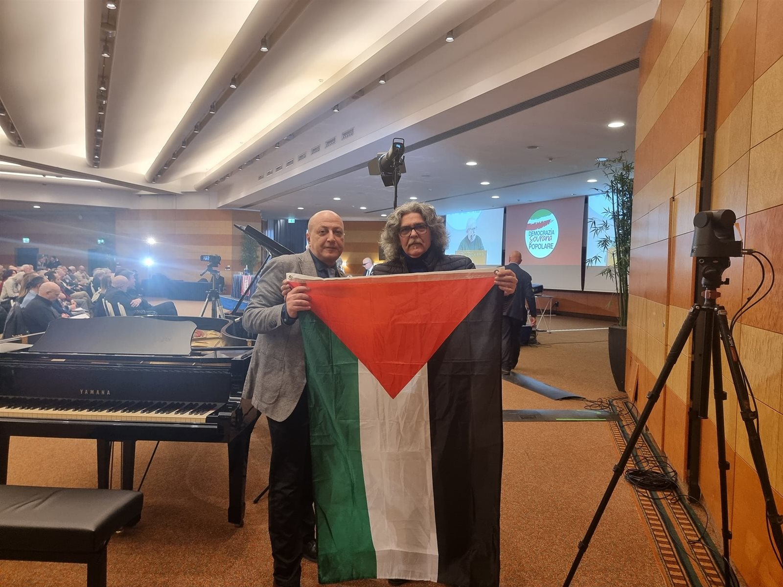 received_2440378136134728