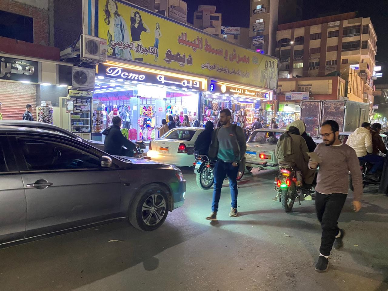 تكدس الشارع بسبب المعرض