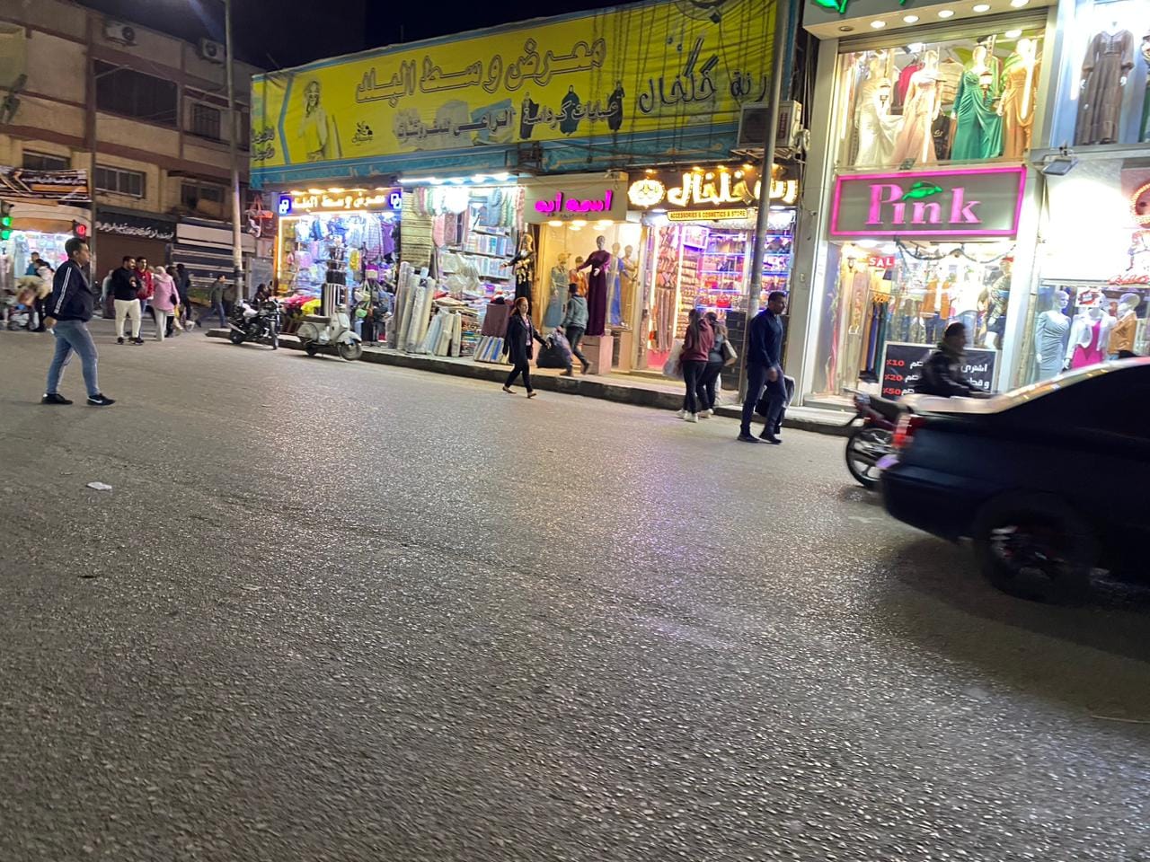 تكدس الشارع بسبب المعرض