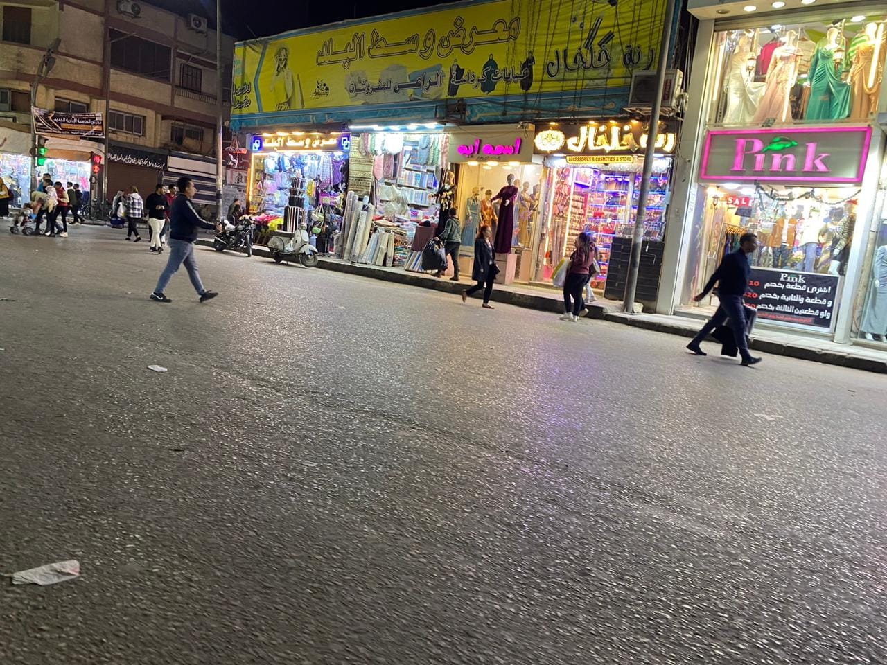 تكدس الشارع بسبب المعرض