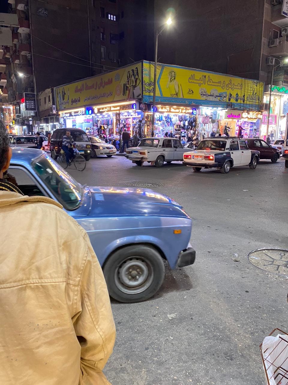 تكدس الشارع بسبب المعرض