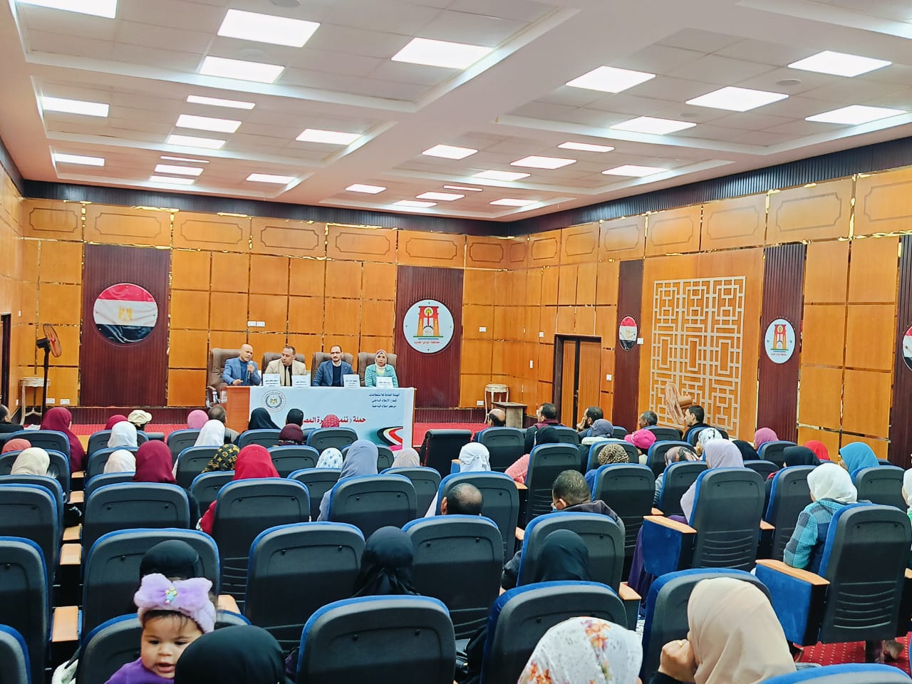 جانب من الندوة