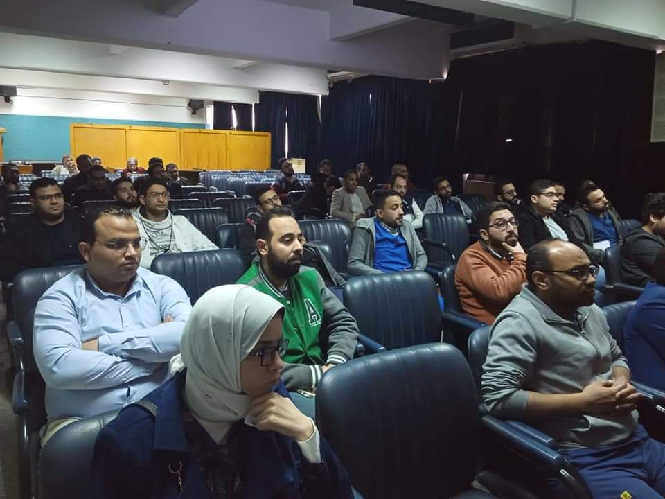 جانب من ضيوف الندوة