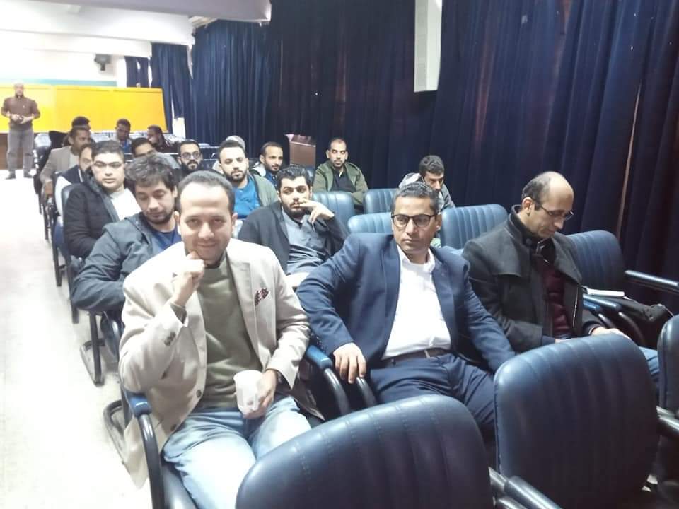 جانب من ضيوف الندوة