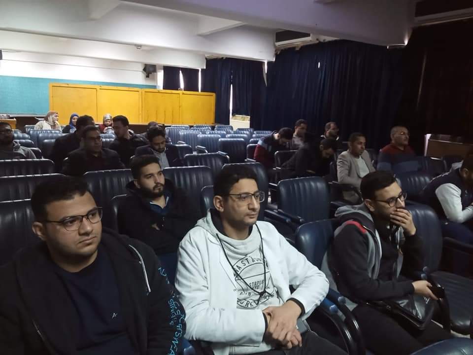 جانب من ضيوف الندوة