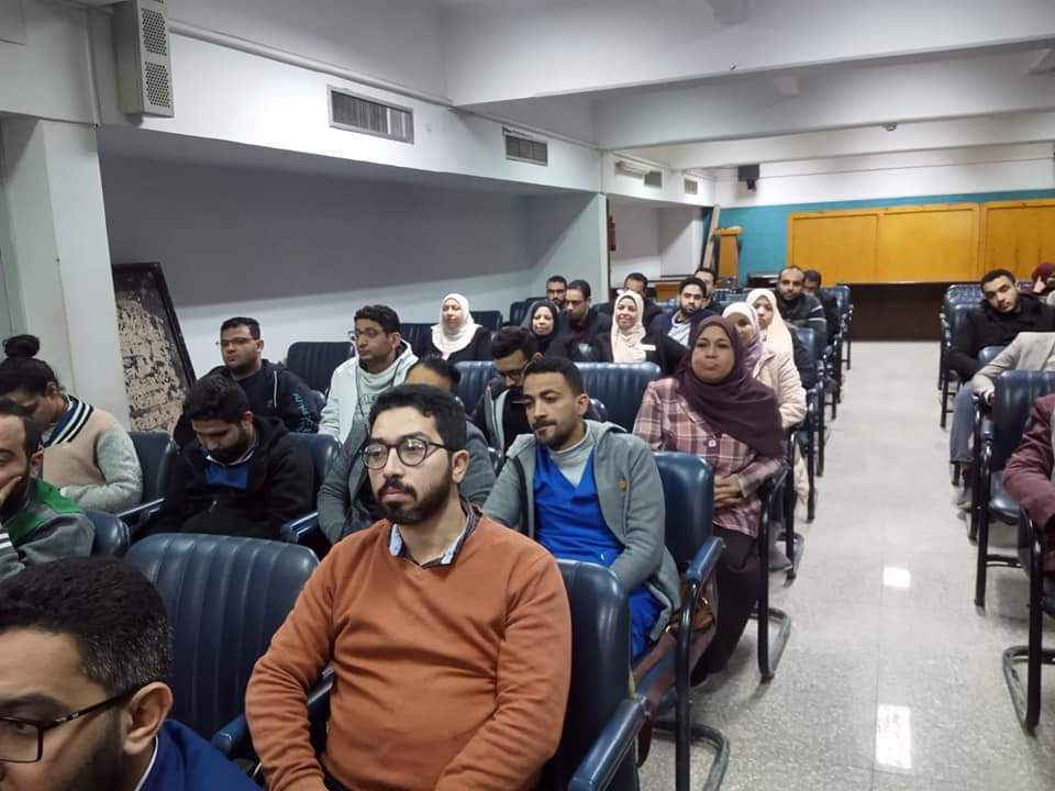 جانب من ضيوف الندوة