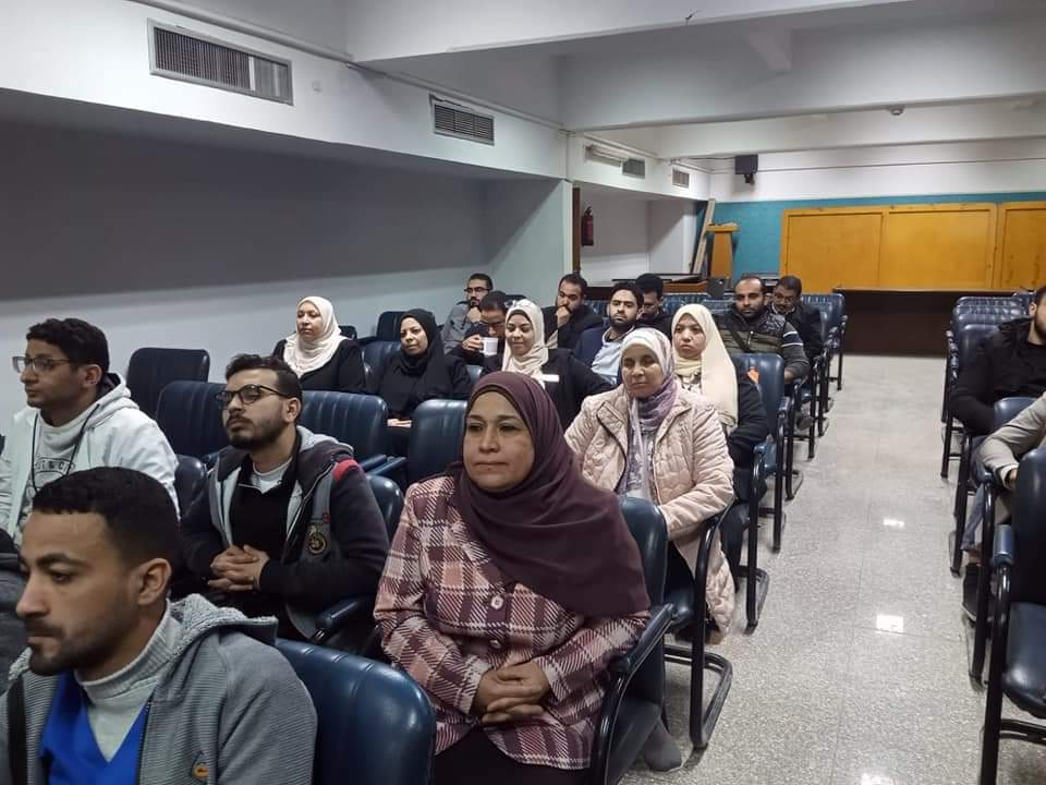 جانب من ضيوف الندوة