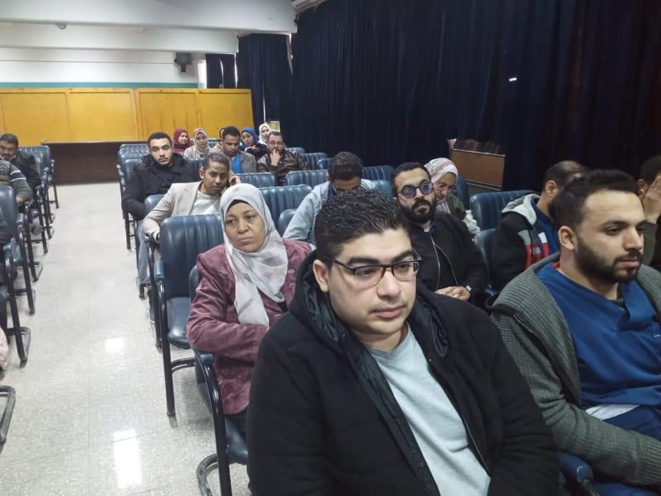 جانب من ضيوف الندوة