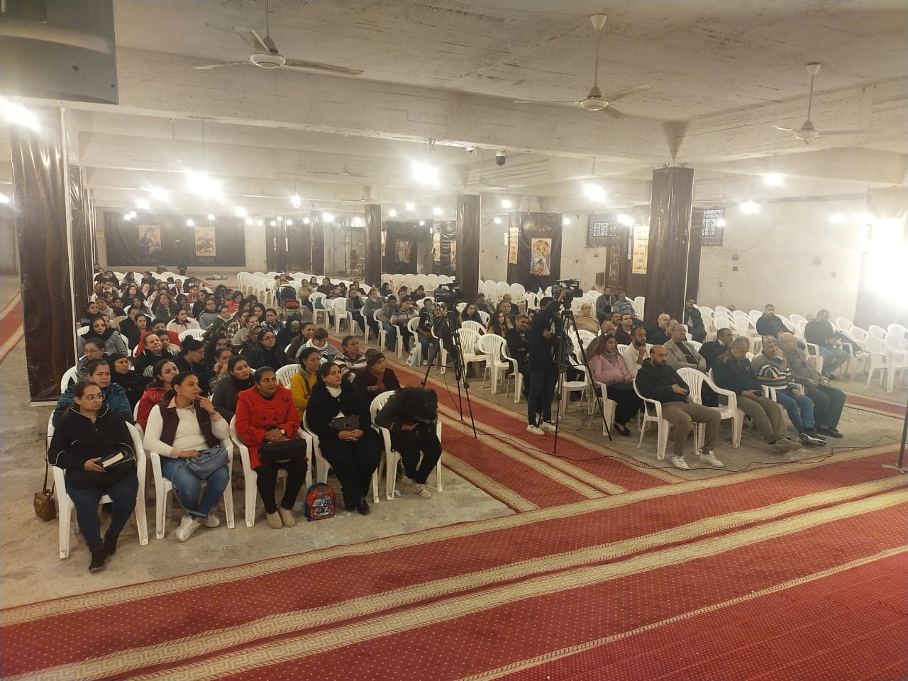 جانب من ضيوف الندوة