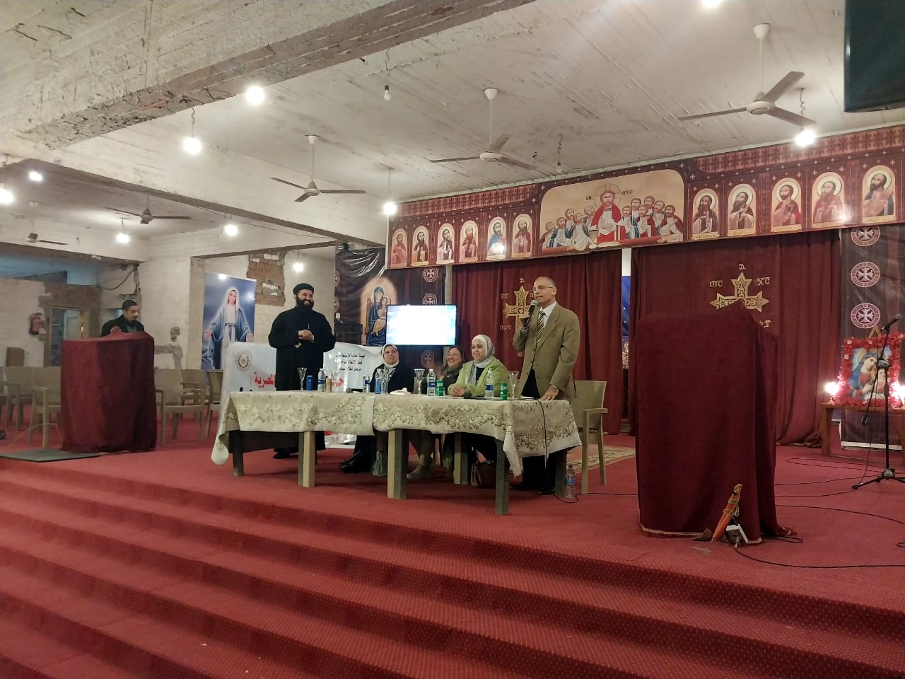 جانب من ضيوف الندوة