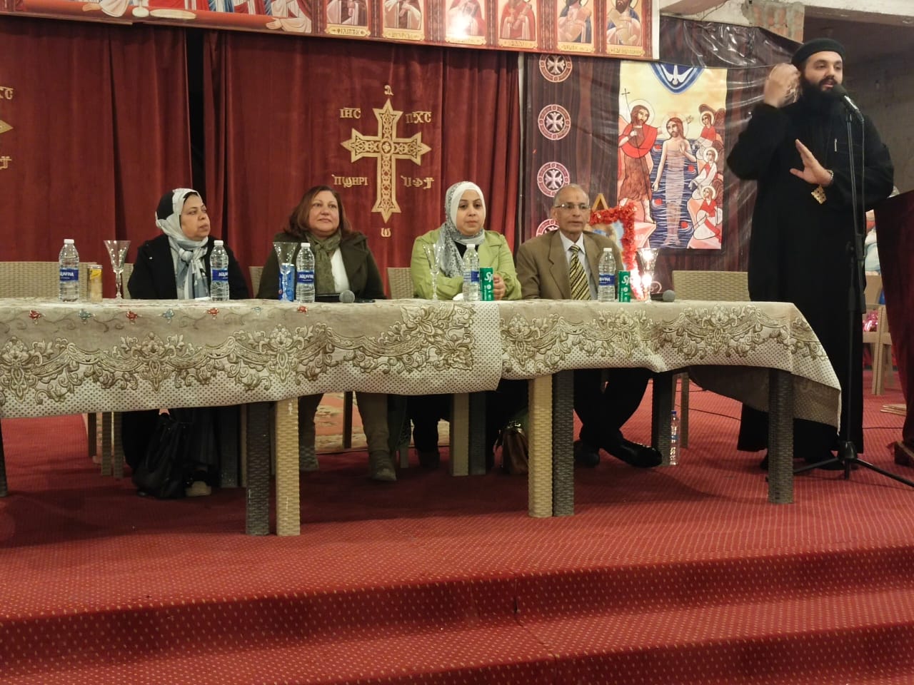 جانب من ضيوف الندوة