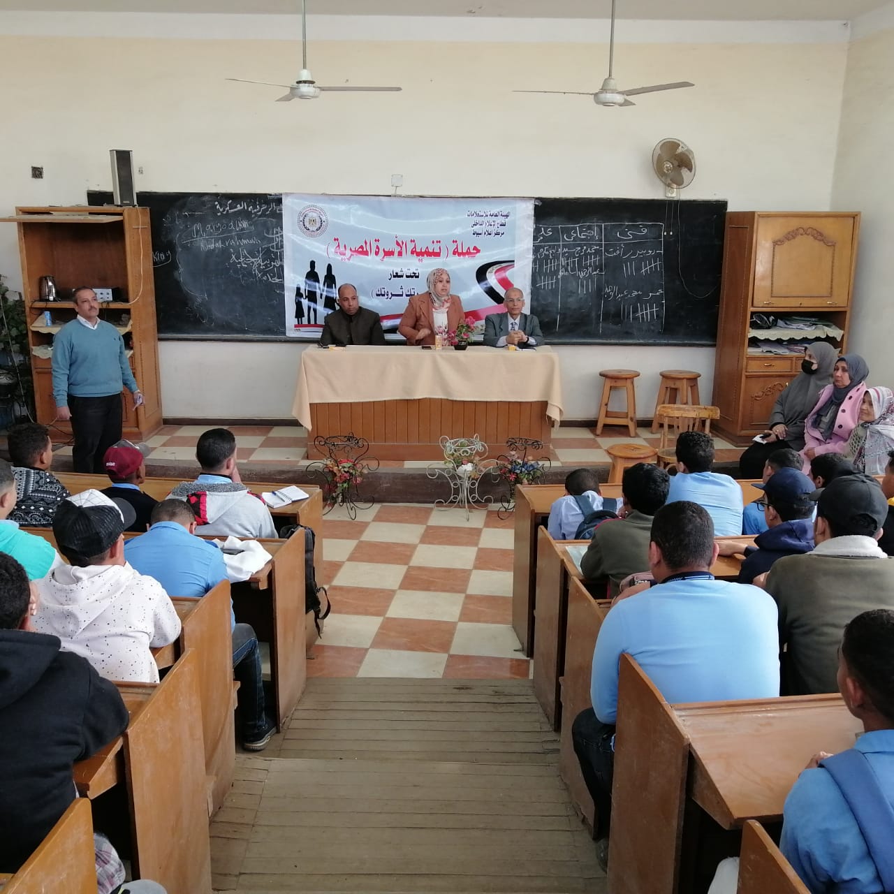 جانب من ضيوف الندوة