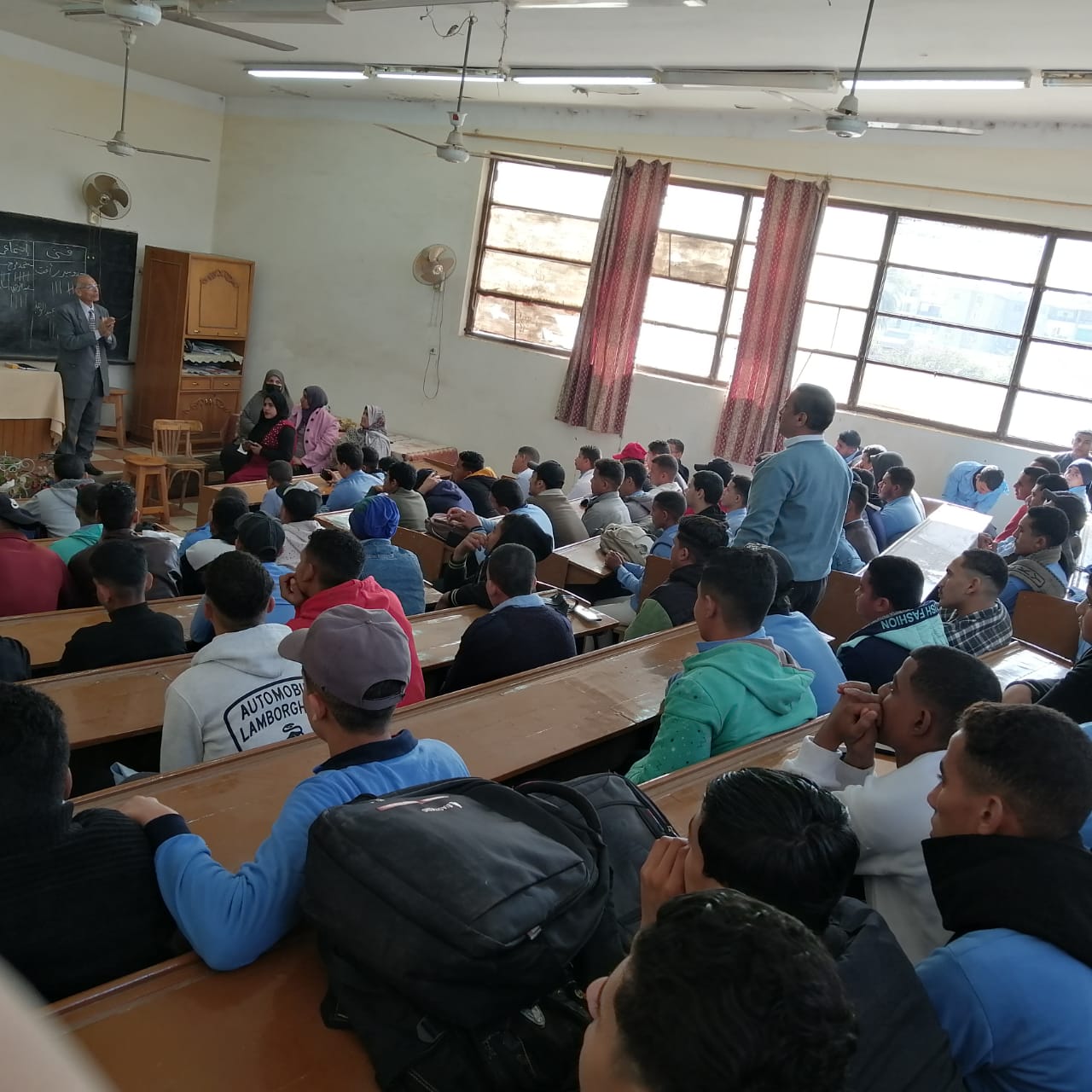 جانب من ضيوف الندوة