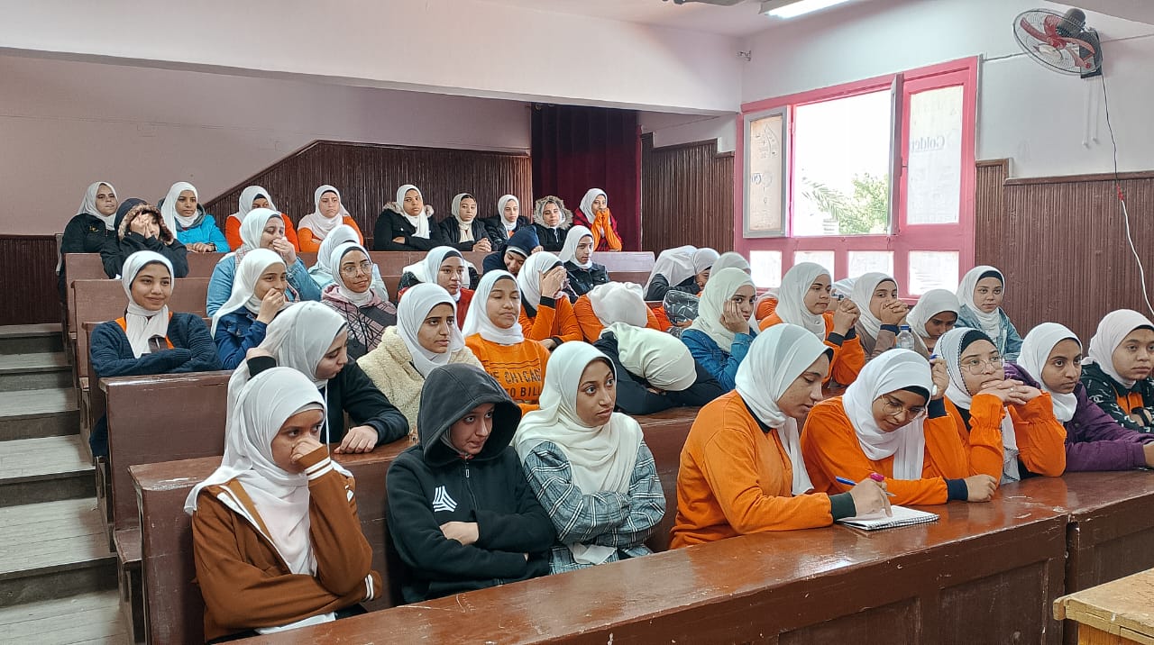 جانب من ضيوف الندوة