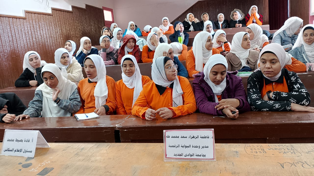 جانب من ضيوف الندوة