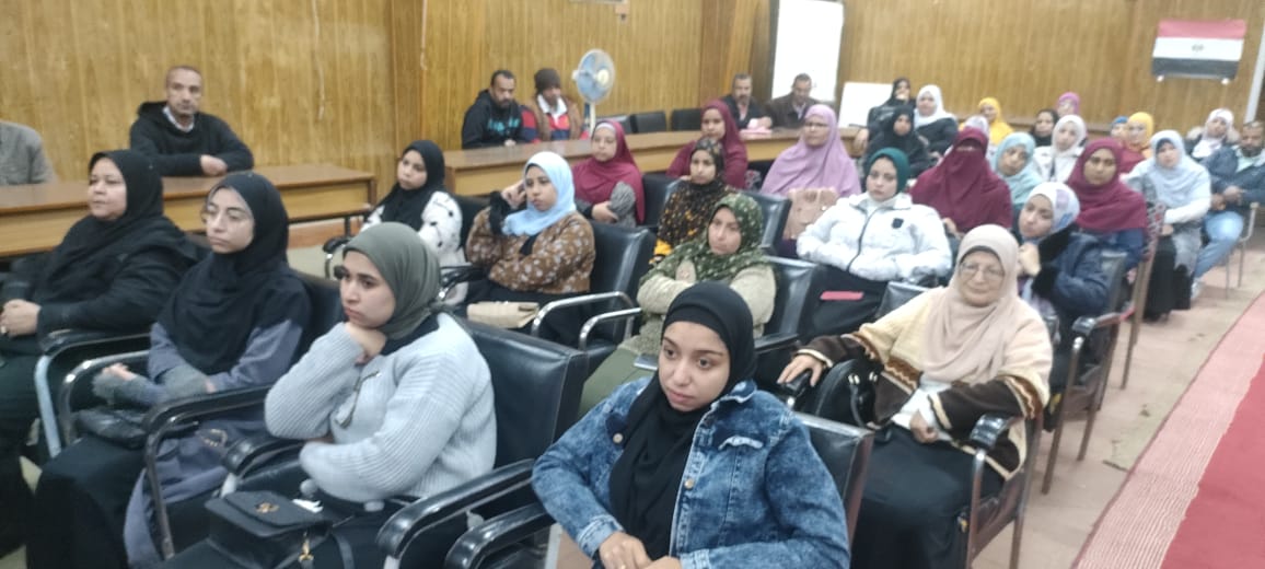 جانب من ضيوف الندوة