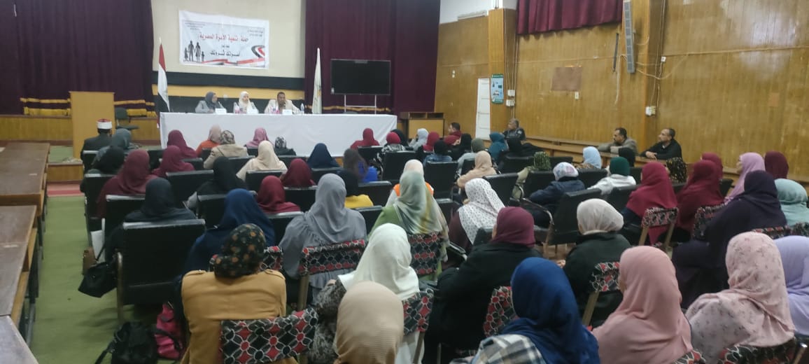 جانب من ضيوف الندوة