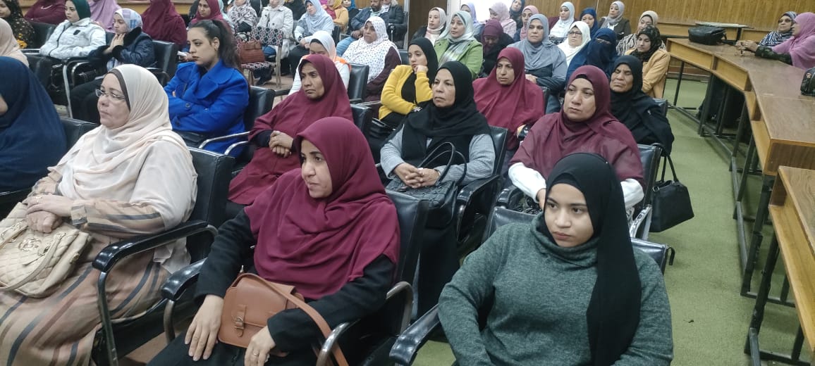 جانب من ضيوف الندوة