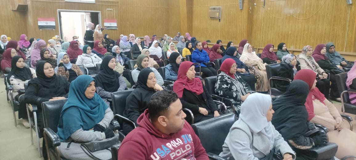 جانب من ضيوف الندوة