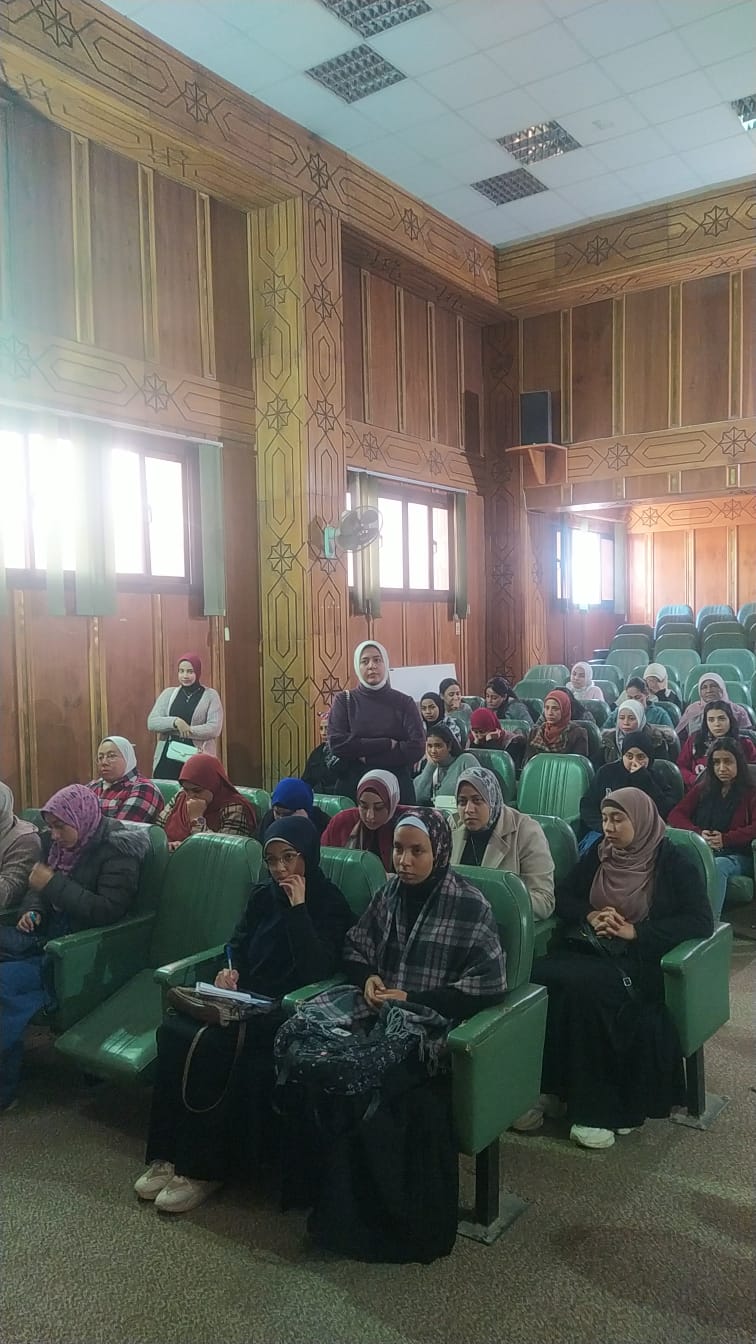 جانب من ضيوف الندوة