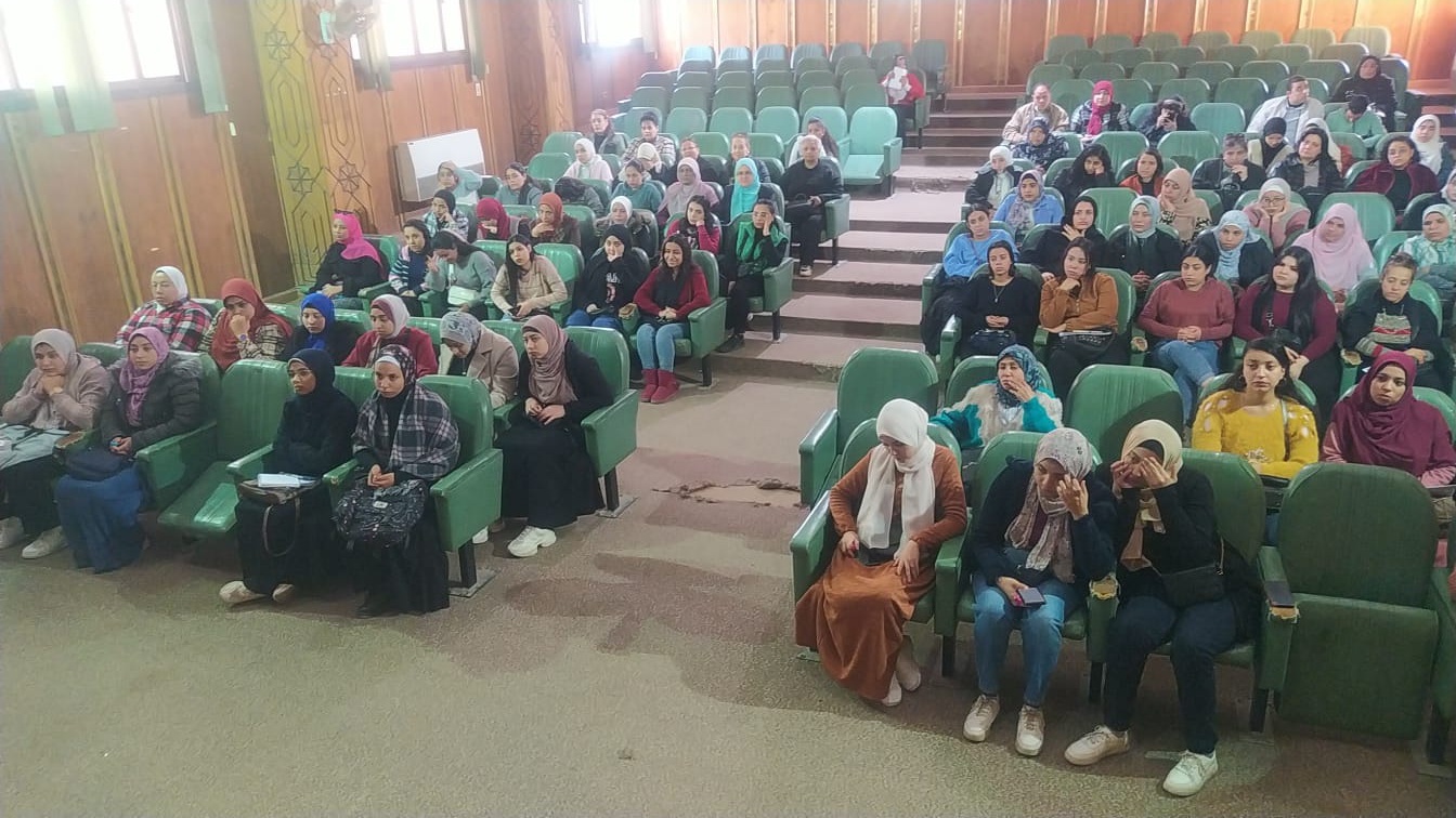 جانب من ضيوف الندوة